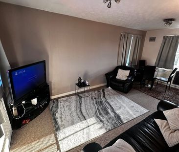 Room in a Shared Flat, Riddell Court, M5 - Photo 4