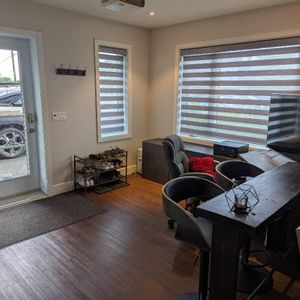 4½ + BUREAU POUR COMMERCE + TERRAIN ET PISCINE - Photo 2