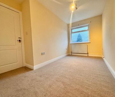 4 bedroom semi-detached house to rent - Photo 2