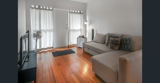 Ground Floor Living with Workspace Flexibility! - Photo 1