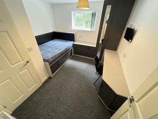 5 bedroom end of terrace house to rent - Photo 1