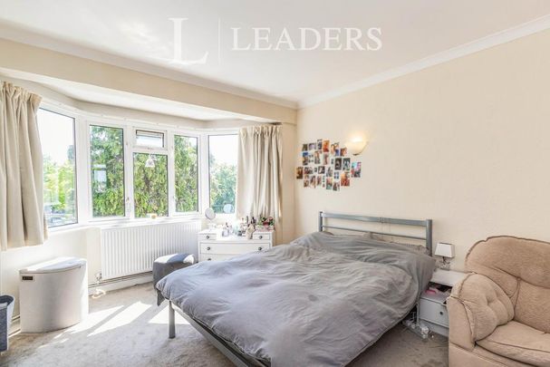 3 bedroom flat to rent - Photo 1