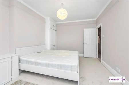 3 bedroom maisonette in London - Photo 3