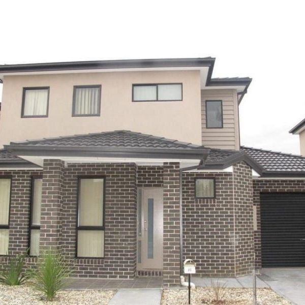 IDEAL LOCATION! - Photo 1