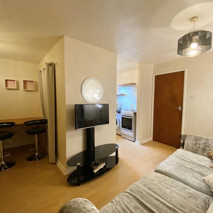 2 bedroom Flat To Let Total Size: 485 SQ FT - Photo 1