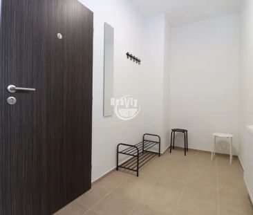 Nabízíme pronájem zánovního zděného bytu 1+kk u centra krajského mě... - Fotografie 4