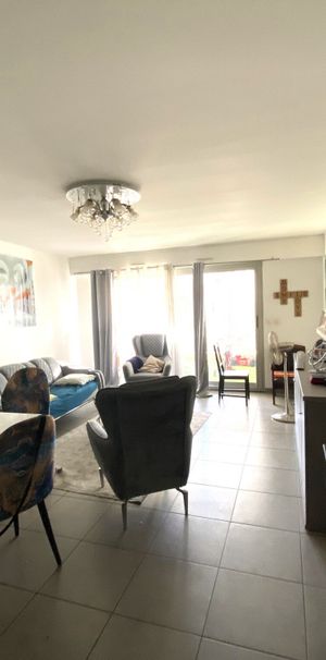 Appartement 3 pièces 77m2 MARSEILLE 14EME 1 033 euros - Photo 1