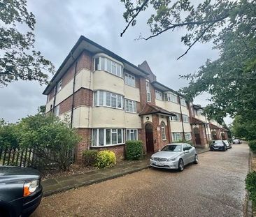 3 bedroom flat to rent - Photo 4