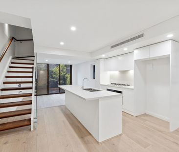 An exclusive complex of just four residences, this quality boutique... - Photo 5