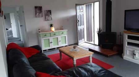 3 Bedroom Totara Park Upper Hutt - Photo 2
