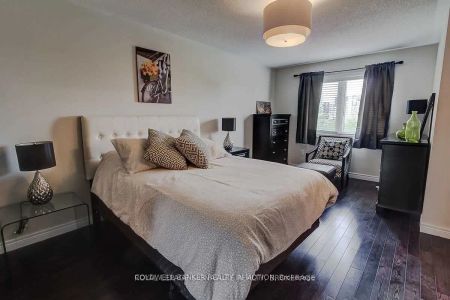 Condo Townhouse For Lease | W9256185 - Photo 2