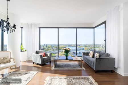 Magnificent furnished bright penthouse for rent in L'Île-des-Soeurs, sought-after Pointe-Nord - Photo 2