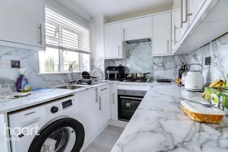 1 bedroom semi-detached house to rent - Photo 2