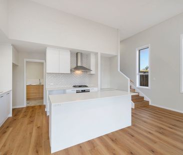 Ultra-stylish Residence Offering Luxurious Liveability - Photo 5