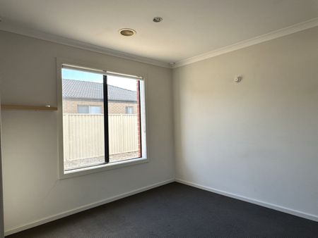 19 Grampians Parade, Shepparton North VIC 3631 - Photo 4
