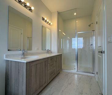 For Lease - 210 Hook Drive, Richmond Hill, Ontario - Photo 2