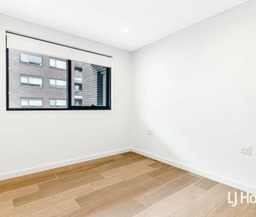 Walk to Shops and Train Station! - Photo 4