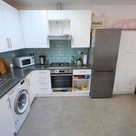 St James Gardens, Wembley, Middlesex, HA0 - Photo 3