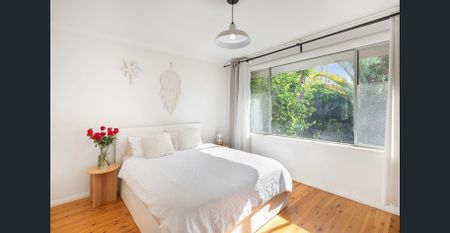 Charming renovated coastal home - Photo 2