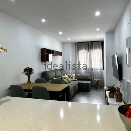 Alquiler de piso en Calle Santísima Trinidad - Photo 1