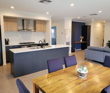 Canadian, 4BR, 2BA, 2CA, quiet court, large enclosed yard, spotless... - Photo 2