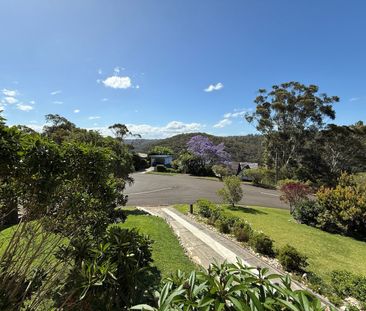Family Home with Sweeping Bushland Views - Photo 4