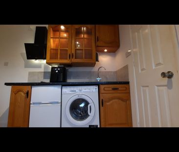 Studio Flat, The Ridgeway, NW9 - Photo 4