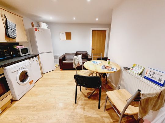 3 Bed Student Accommodation - Photo 1