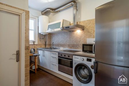 Beautiful apartment in Barcelona with views of Las Ramblas - Photo 5