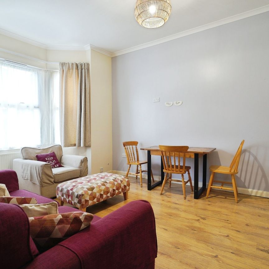 3 bed terrace house, SW12 - Photo 1