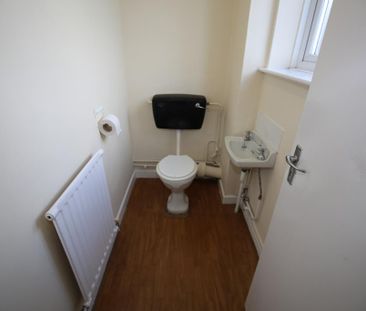 3 bedroom flat to rent - Photo 3