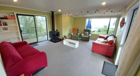 Scenic 3BR Home w/ Spa & Deck - Photo 2