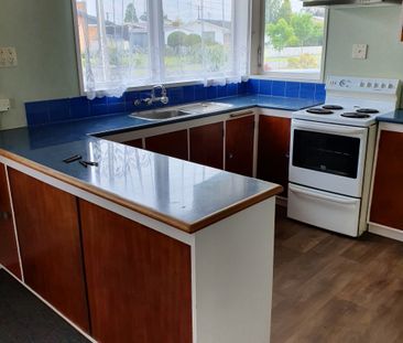 7 Betley Crescent - Photo 4