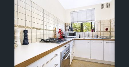 Gorgeous Extra Large Top Floor Apartment - Photo 4