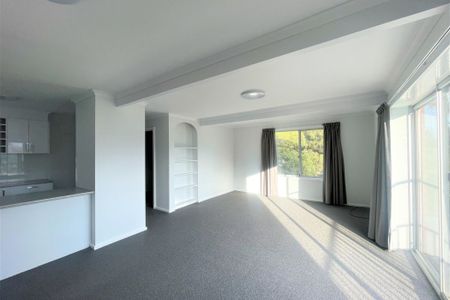 Fully Renovated 2 Bedroom Unit - Short Stroll To Lindisfarne Village - Photo 2