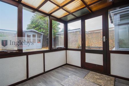 2 bedroom detached bungalow to rent - Photo 3