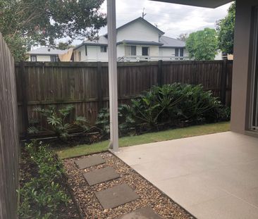 Modern, Centrally Located Townhouse – Available Soon! - Photo 5