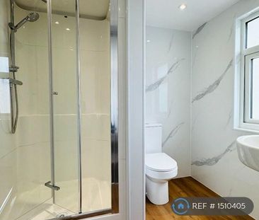 1 bedroom in a house share to rent - Photo 6