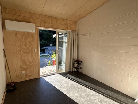 Studio Unit - Angle Street, Picton - Photo 2