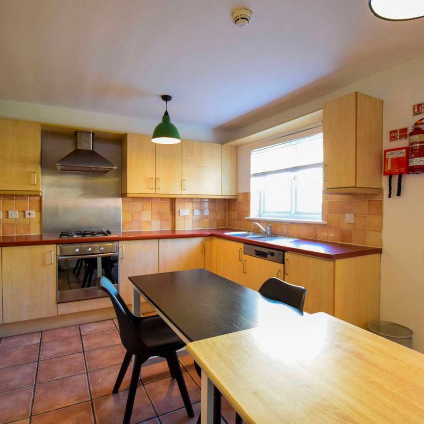 St. Davids Square Room 6 - Photo 1