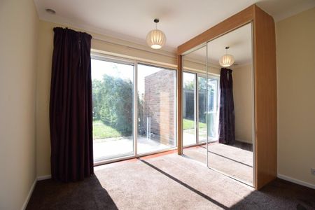 3 bedroom semi-detached bungalow to rent - Photo 4