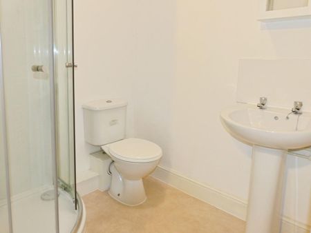 1 bedroom in a house share to rent - Photo 3