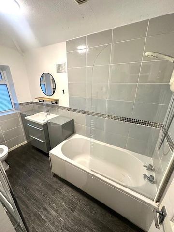 5 bedroom semi-detached house to rent - Photo 2