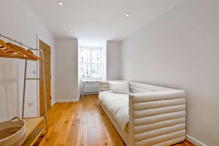 Short let: A very high-specification and furnished apartment with off-street parking in a much sought after Windsor town location. - Photo 5