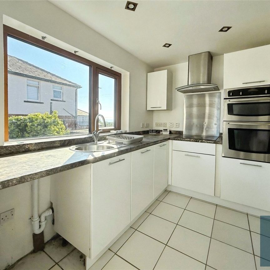 Royd Avenue, Ainley Top, Huddersfield, HD3 - Photo 1