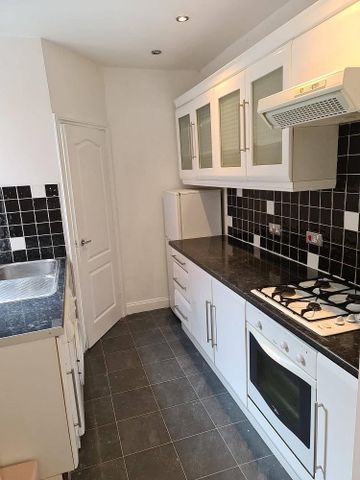 2 bedroom ground floor flat to rent - Photo 5