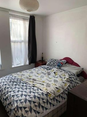 Portland House Grosvenor Road, SO17 - Photo 1