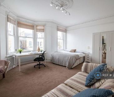 1 bedroom in a house share to rent - Photo 4