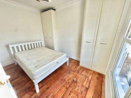 4 bedroom detached house to rent - Photo 3