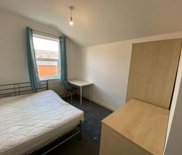 5 bedroom semi-detached house to rent - Photo 5